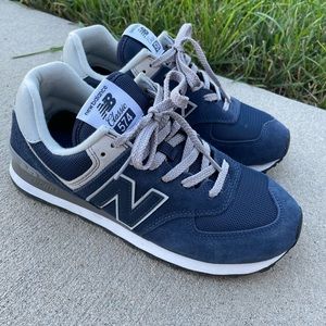 New Balance 574 classic women’s shoes 8.5 Worn once!! Comes with box 📦